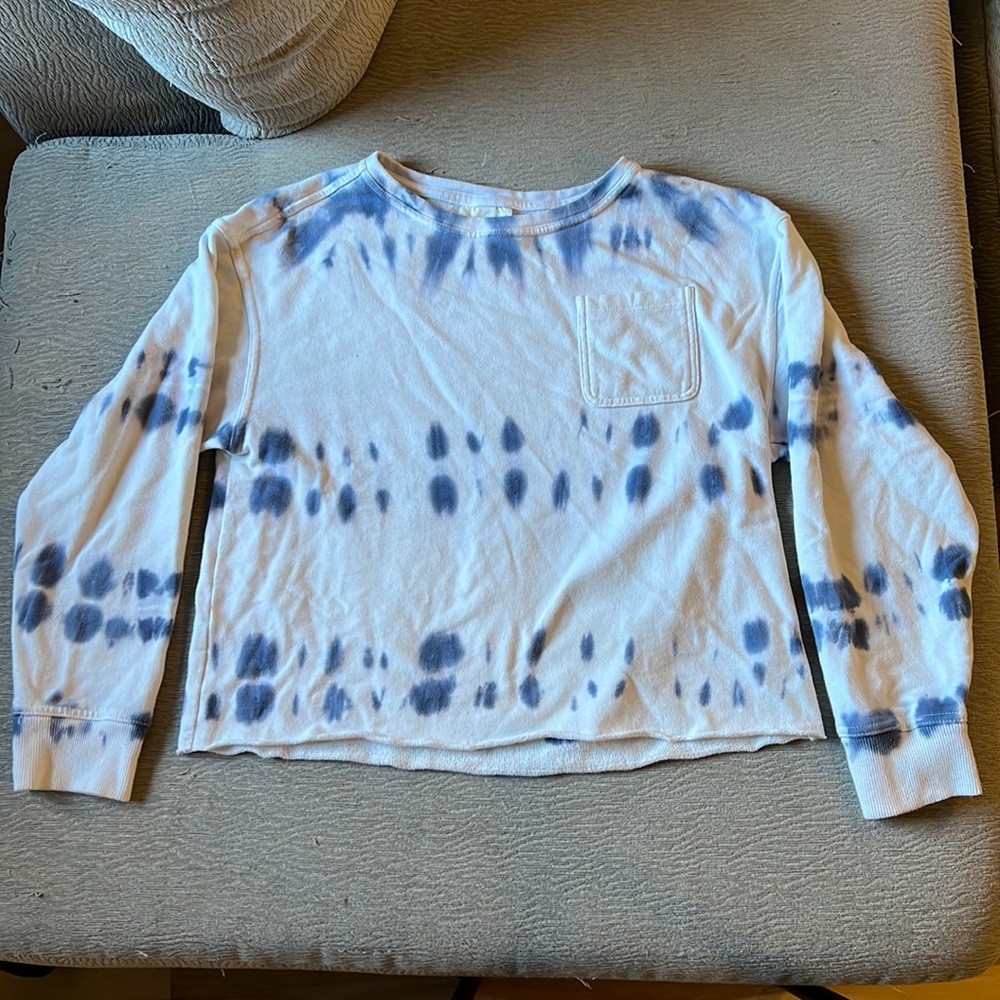 Cozy tie dye crop sweatshirt.